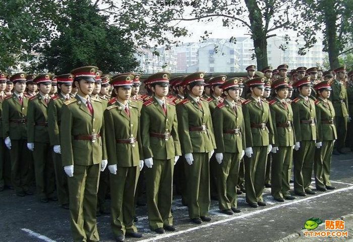 Девушки китайской армии во время службы и после нее (11 фото)