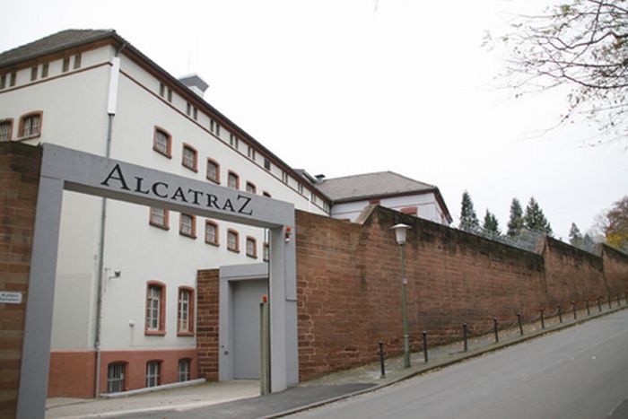 Гостиница Алькатрас в Германии (18 фото)