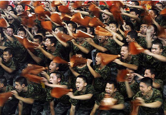Китайская армия отжигает (12 фото)