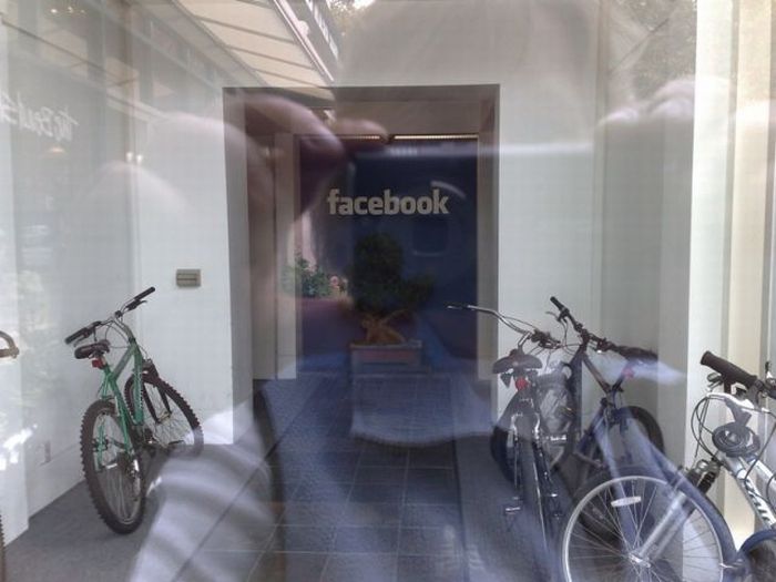 Офисы Facebook и Twiitter. Где круче? (43 фото)