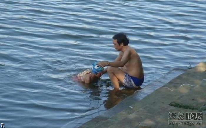 Как учат плаванию в Китае (6 фото)