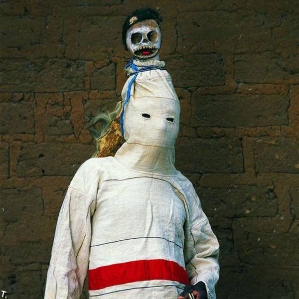 Ритуальные костюмы Западной Африке (24 фото)
