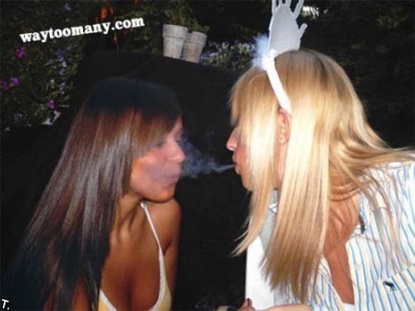 Девушки курят (45 фото)