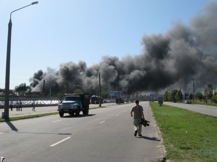 Вчерашний пожар на ЗАЗ (9 фото)
