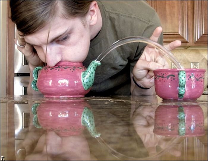 Конкурс по выдуванию воды из чайника (17 фото)