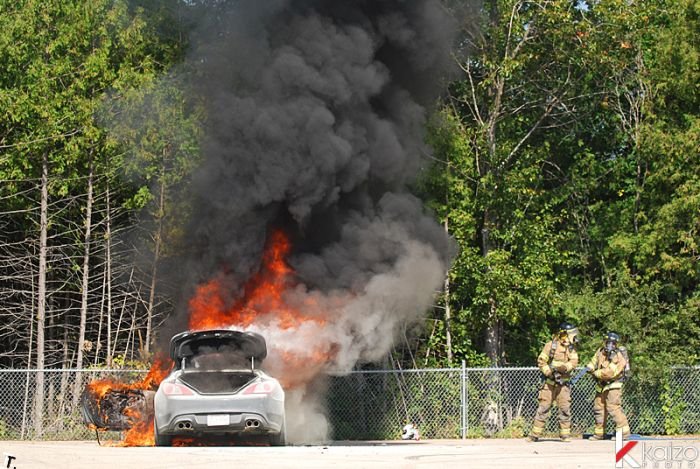 Сгоревший Hyundai Genesis Coupe (25 pics)