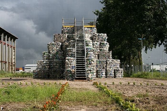 Замок из мусора в Роттердаме (30 фото)