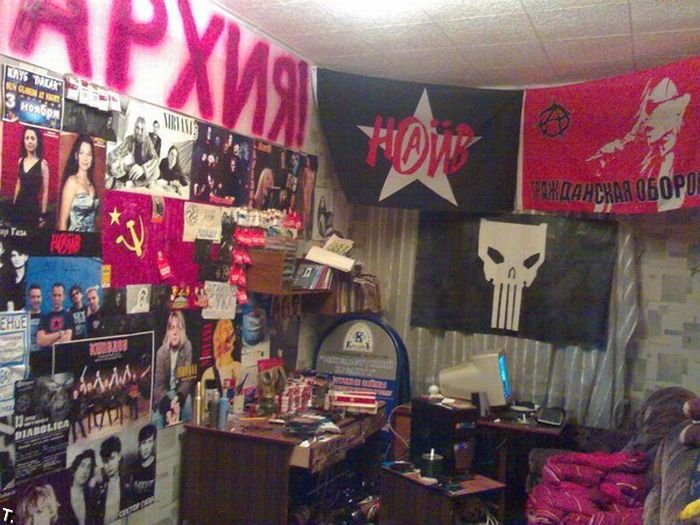 Комната молодого анархиста (8 фото)