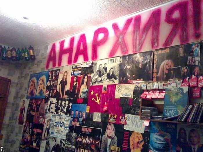 Комната молодого анархиста (8 фото)