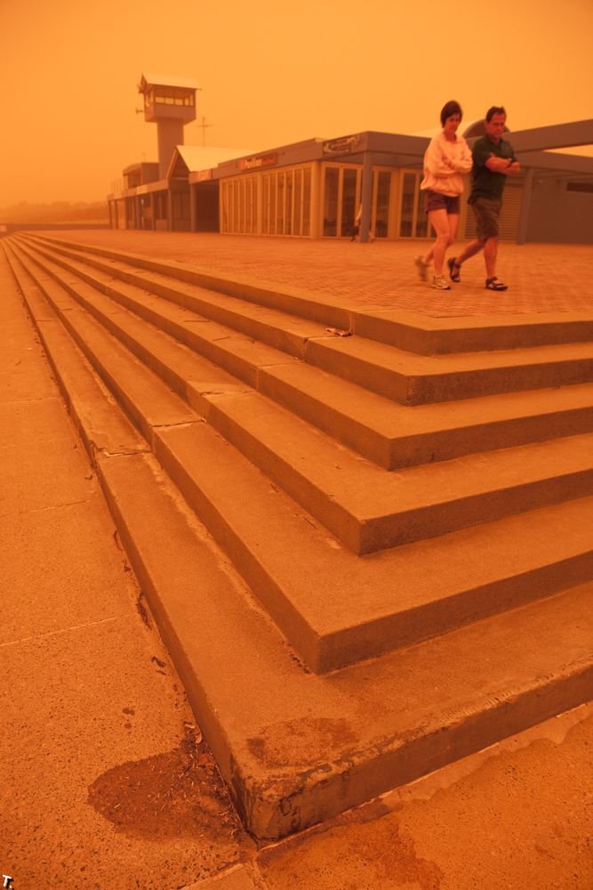 Вчерашняя песчаная буря в Сиднее (16 фото)