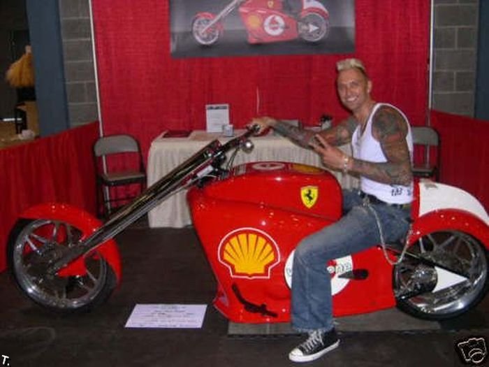 Самодельный мотоцикл Ferrari (14 фото)