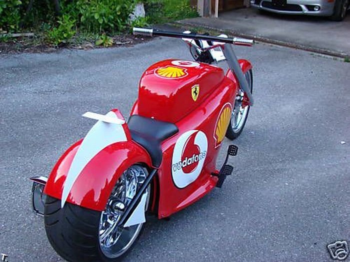 Самодельный мотоцикл Ferrari (14 фото)