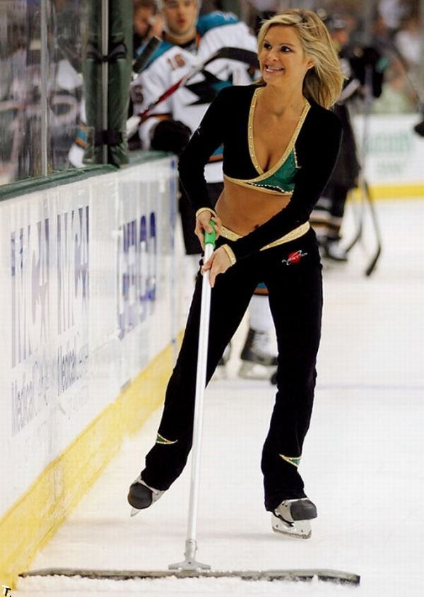 Красивые девушки из NHL (15 фото)