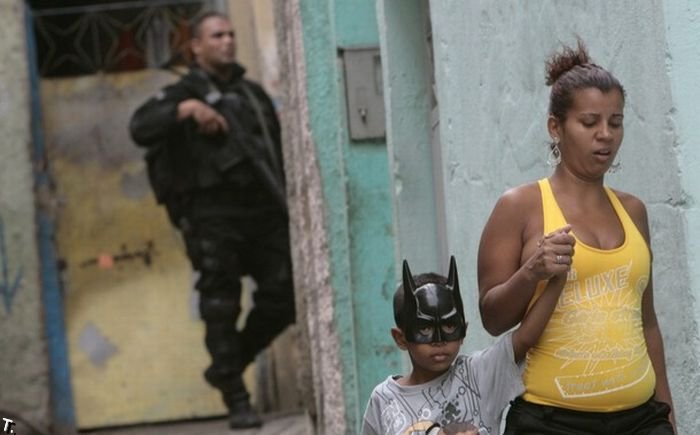Война в трущобах Рио де Жанейро (35 фото)