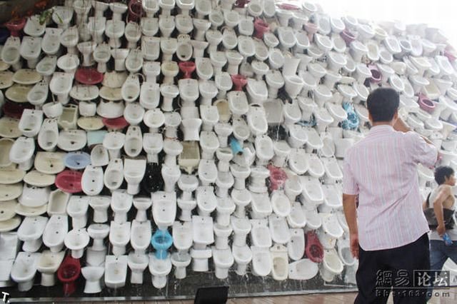 Великая китайская туалетная стена (20 фото)