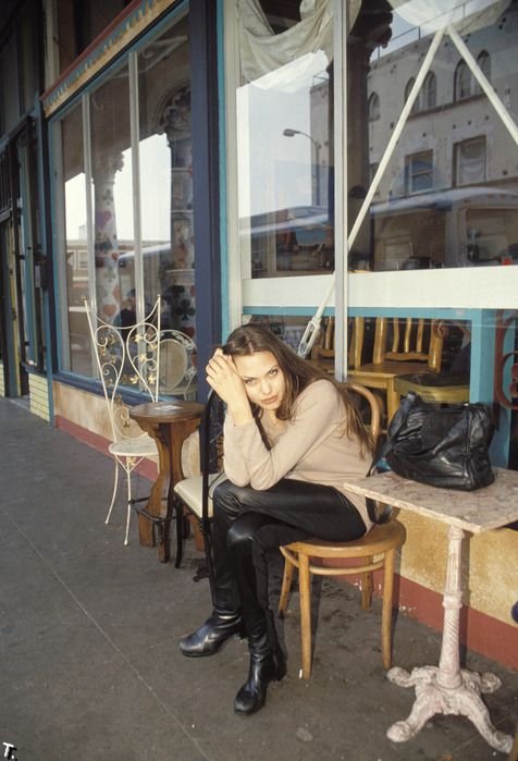 Анджелина Джоли в 1994 году (17 фото)