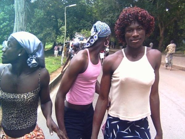 Парад африканских трансвеститов (23 фото)
