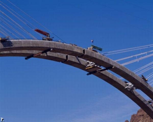 Мост через дамбу Гувера (23 фото)