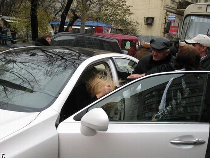 Мастер класс парковки от блондинки (6 фото)