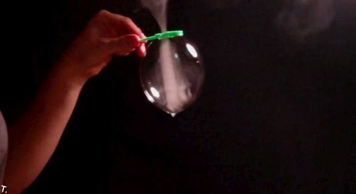 Как создать торнадо в мыльном пузыре (4 фото + видео)