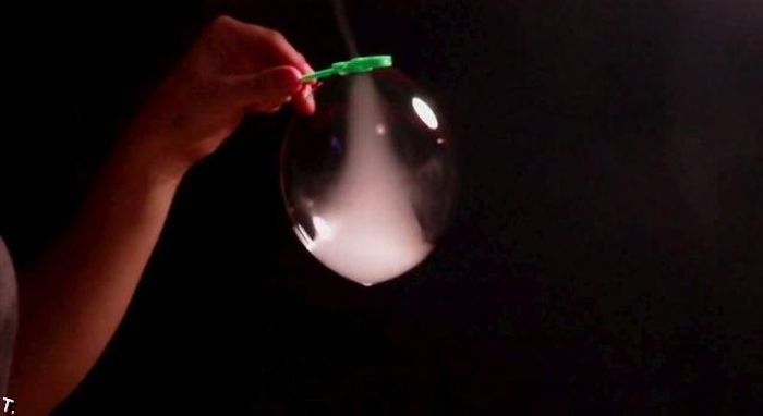 Как создать торнадо в мыльном пузыре (4 фото + видео)