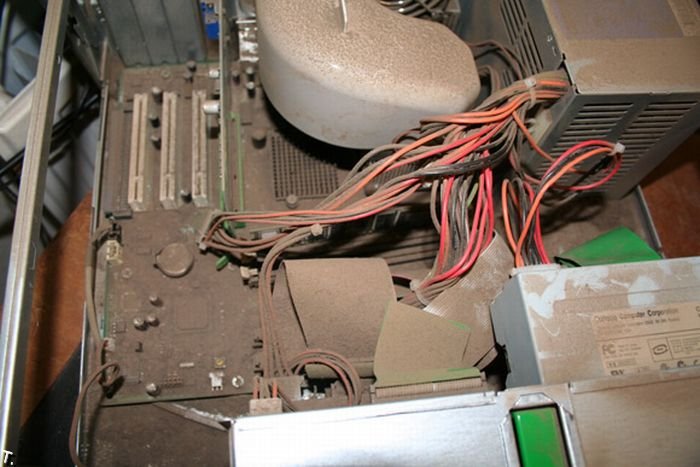 Очень грязные компьютеры (17 фото)