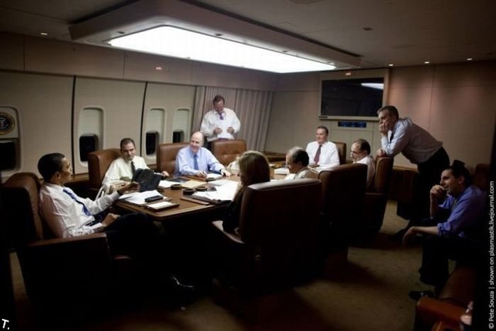 Обама в своем самолете (25 фото)