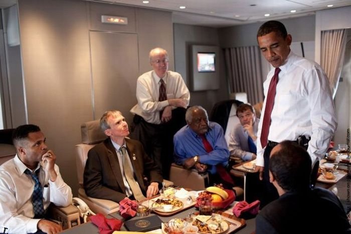 Обама в своем самолете (25 фото)