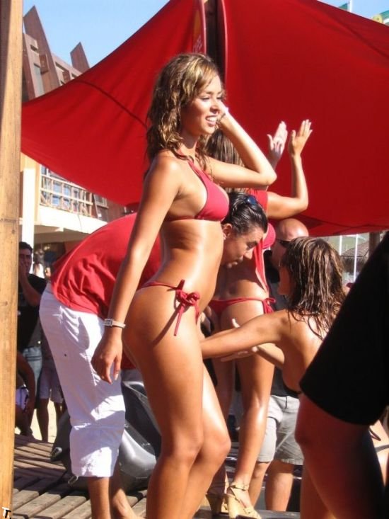 Девушки в бикини из Чили (76 фото)