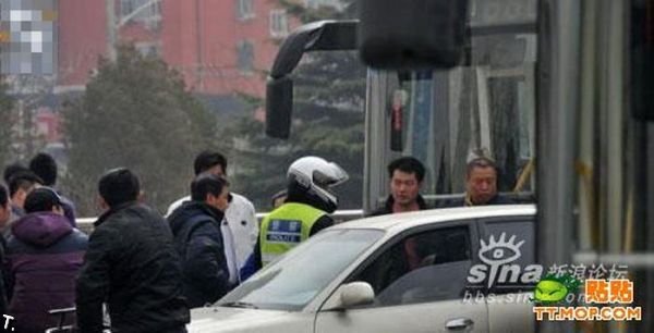 Разборки на дороге в Китае (10 фото)