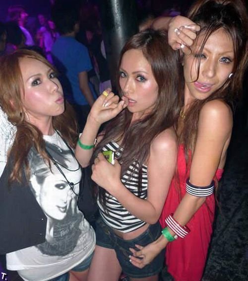 Девушки в китайских клубах (30 фото)