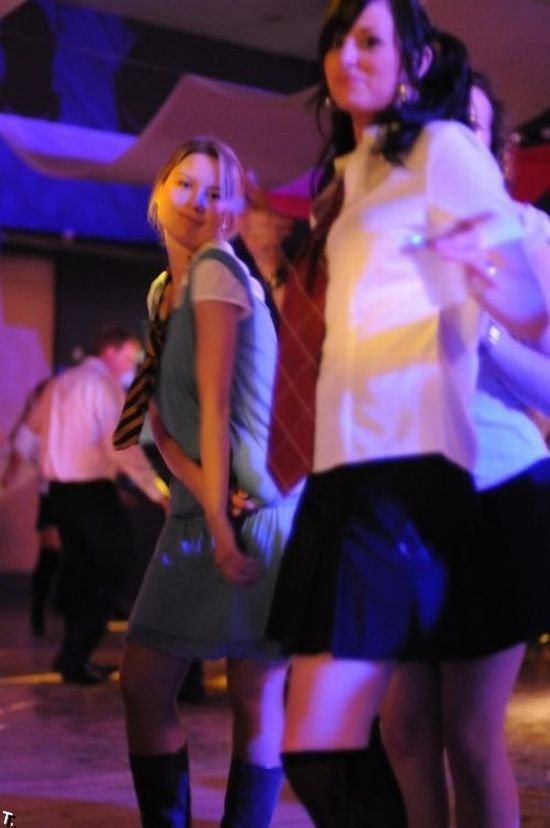 Девушки в школьной форме в ночных клубах (100 фото)