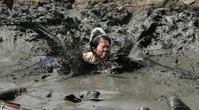 Забег по грязи (22 фото)