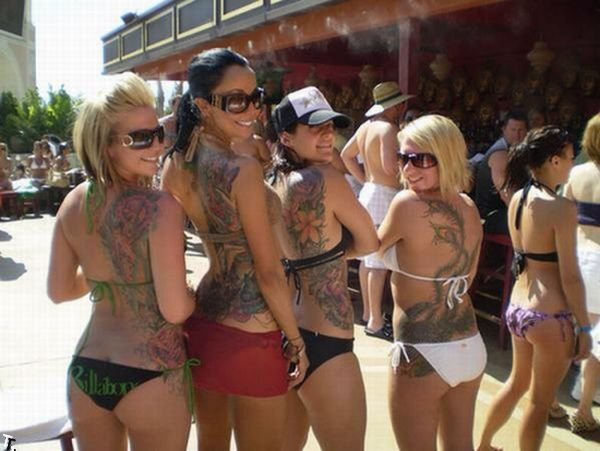Девушки в татуировках (51 фото)