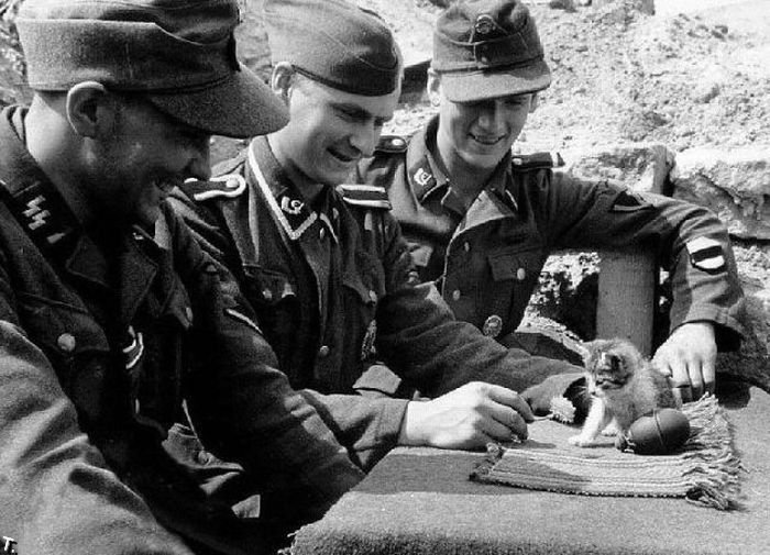 Немецкие солдаты отдыхают (24 фото)