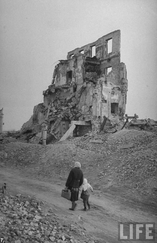Послевоенный Сталинград. Апрель 1947 (38 фото)