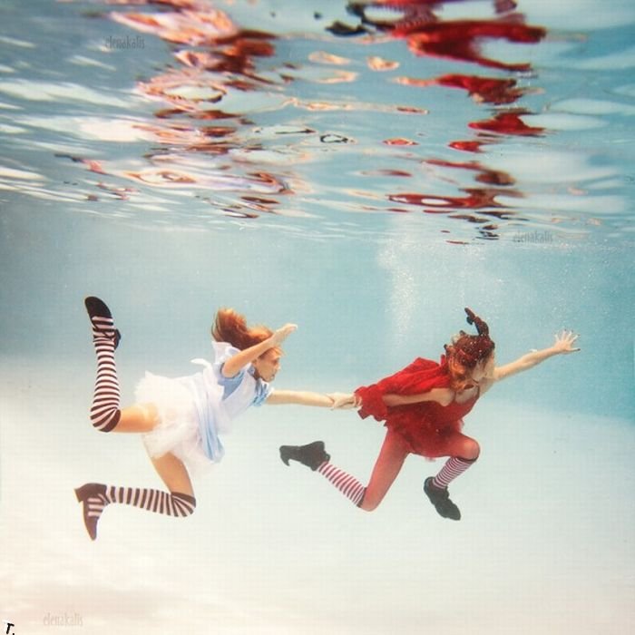 Алиса под водой (13 фото)