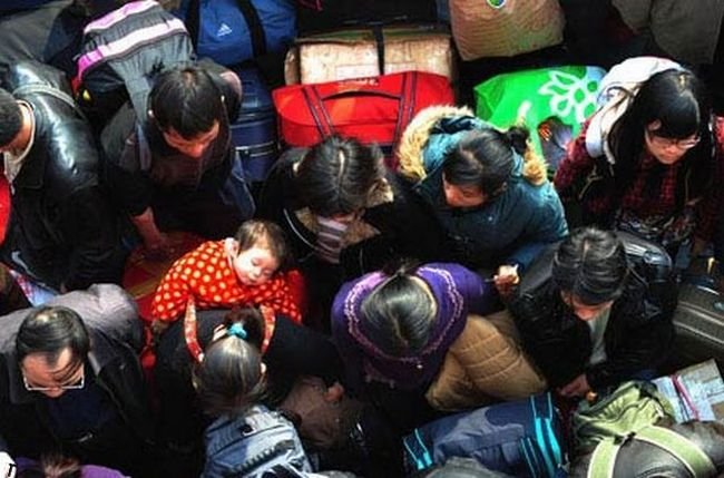 Давки на вокзалах в Китае (22 фото)