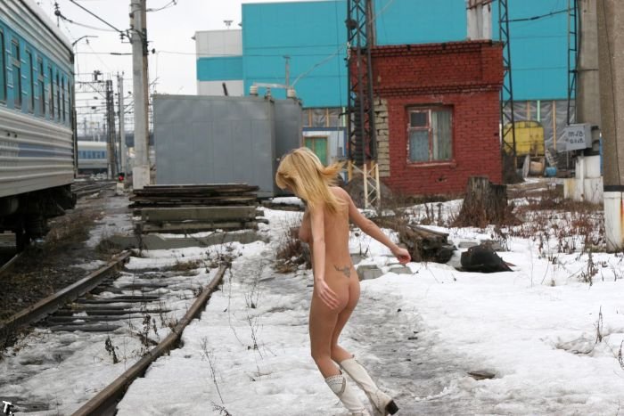 Зимняя девушка (35 фото) НЮ