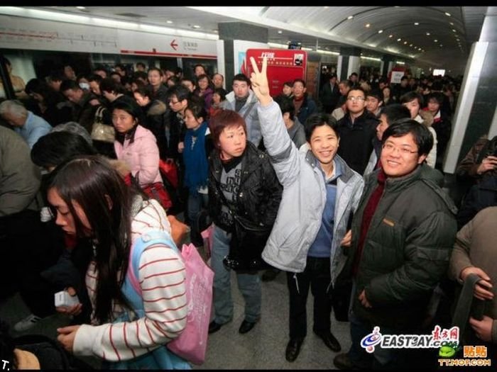 Столкновение поездов в шанхайском метро (17 фото)