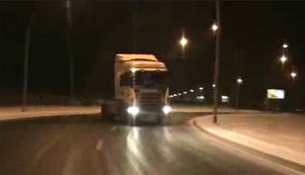 Дрифтинг на грузовом автомобиле (2.3 мб)