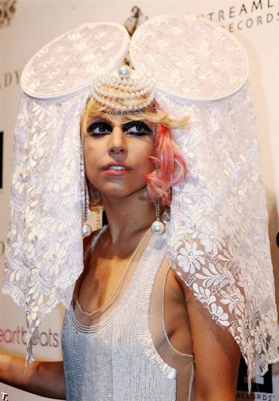 Lady Gaga - одна девушка, много стилей (23 фото)