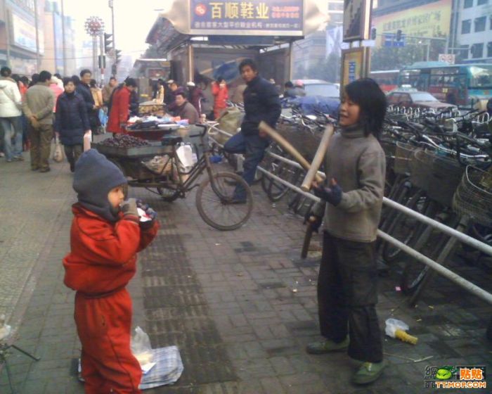 Бедные дети в Китае (10 фото)