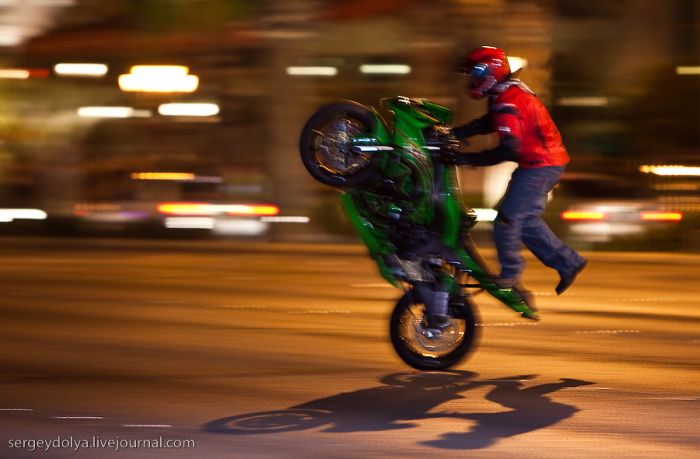 Трюки на мотоциклах (18 фото + видео)