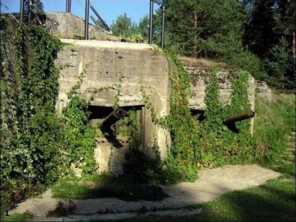 Бункер времен Второй Мировой Войны (22 фото)