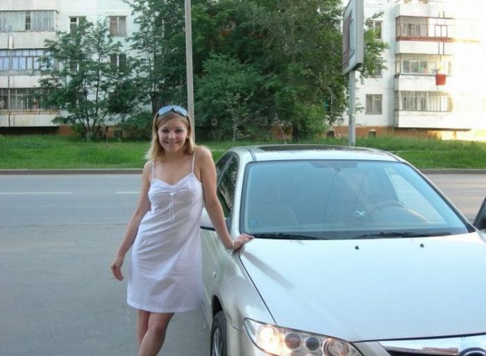 Наши девушки и их автомобили (35 фото)