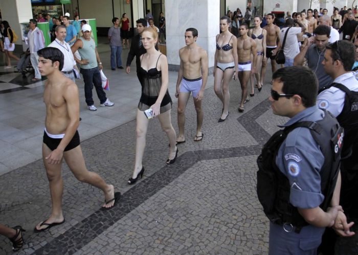 День нижнего белья в Бразилии (12 фото)