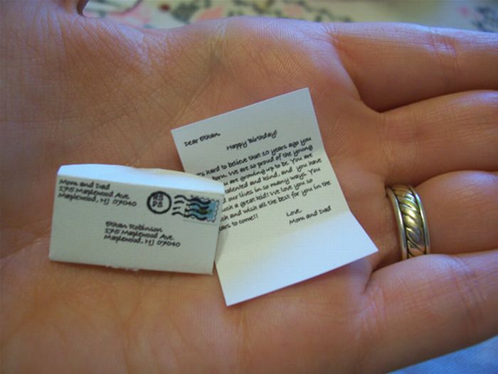 Почта с самыми маленькими письмами в мире (10 фото)