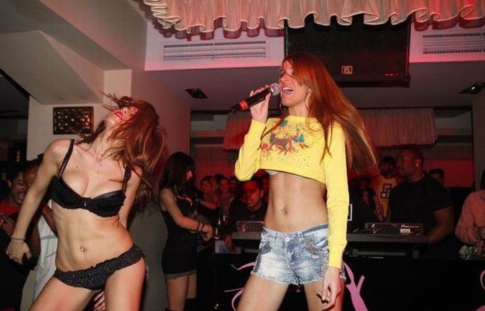 Девушки из ночного клуба в Афинах (66 фото)