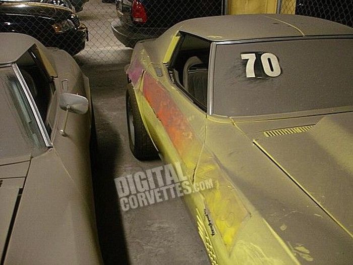 Заброшенные автомобили Corvette (37 фото)
